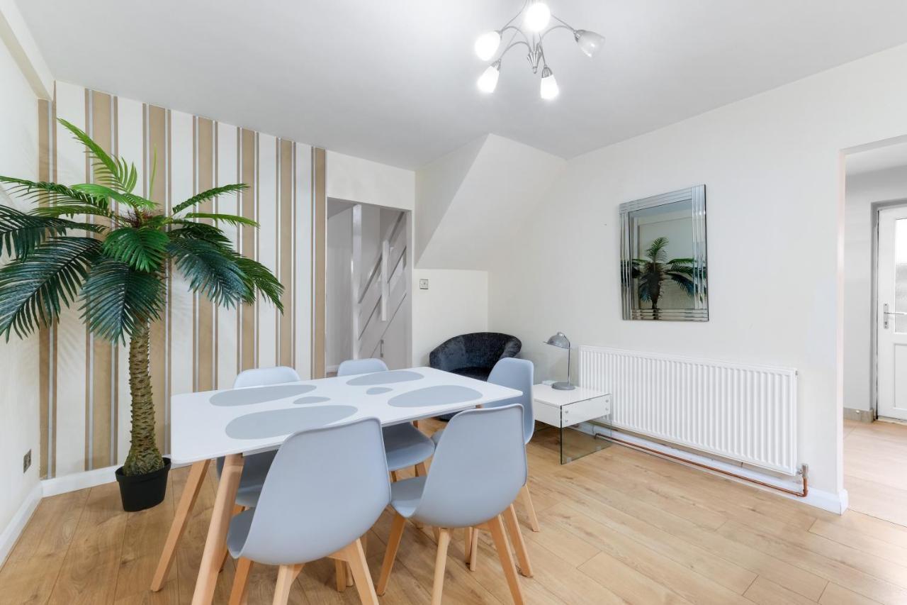 Staiforce 2 Bedroom House With Parking Maidenhead Exterior photo
