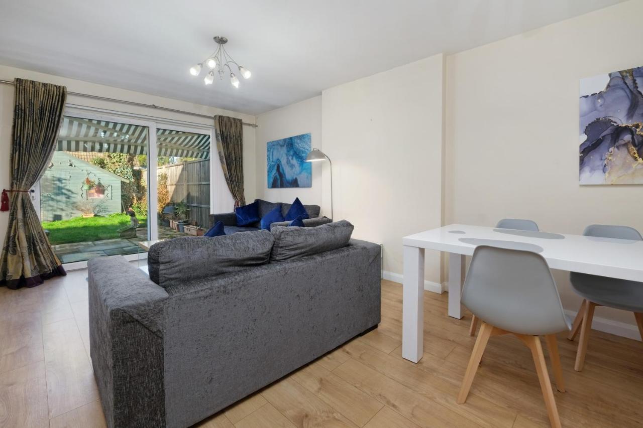 Staiforce 2 Bedroom House With Parking Maidenhead Exterior photo